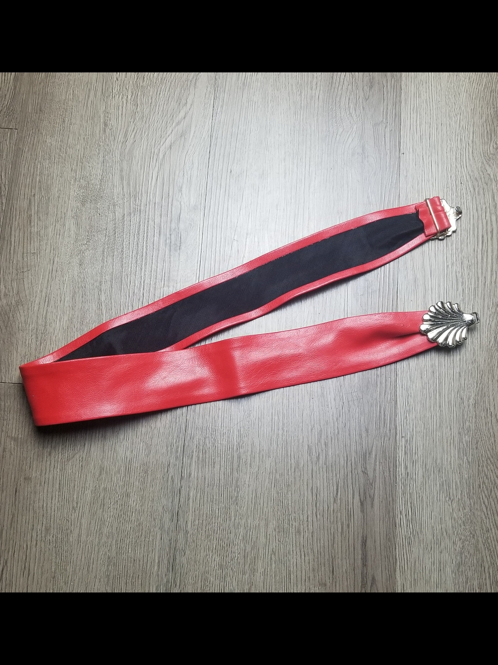Women's Vintage Red Wide Leather Waist Belt with Goldtone Shell Buckle - Picture 5 of 12